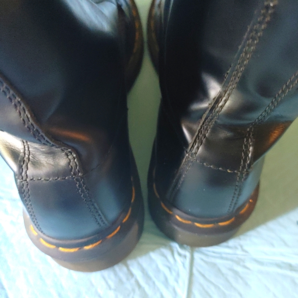 Doc Martens Black Leather Boots Woman's Size 8 - Picture 3 of 6